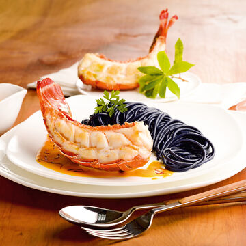 Image du produit pour 'Langouste sauce safran et spaghettis noirs'