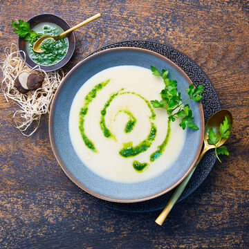 Image du produit pour 'Petite soupe de pommes de terre  l'huile de truffes aux herbes'