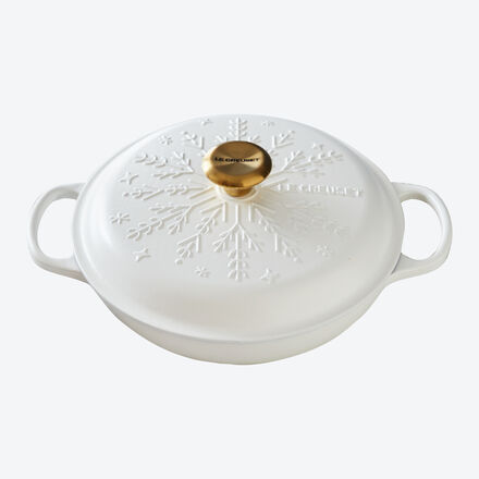 Image du produit pour 'Fait-tout Le Creuset en fonte 2,2 l aux flocons de neige'