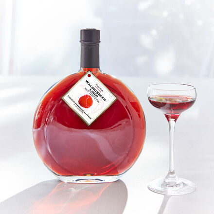 Image du produit pour 'Liqueur de framboise sauvage : les framboises sauvages fruites et  les armes de vanille subliment cette grappa raffine'