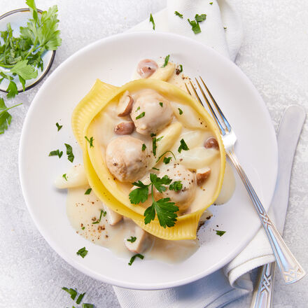 Image du produit pour 'Ragot d'asperges et de champignons aux quenelles de poularde dans Caccavella'