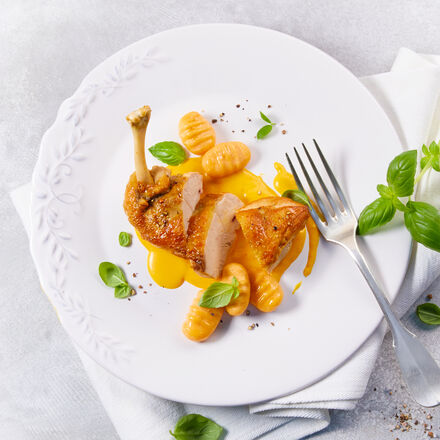 Image du produit pour 'Suprmes de pintade avec gnocchis au fromage de chvre-patate douce, sauce safrane-patate douce'