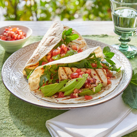 Image du produit pour 'Tofu grill avec salsa de tomates et avocat dans tortilla'