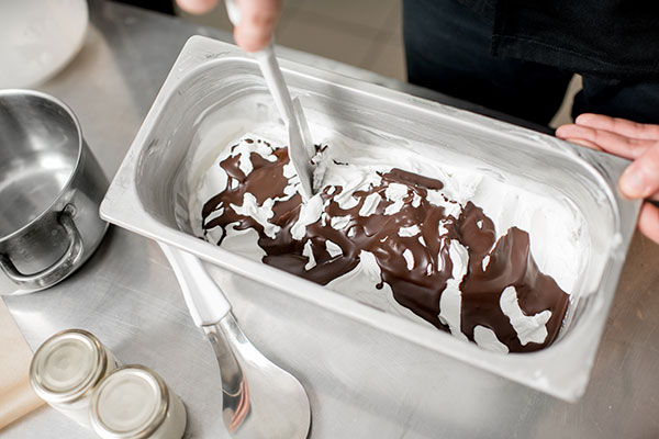Des recettes rafraîchissantes et simples à réaliser pour amateurs de crème  glacée